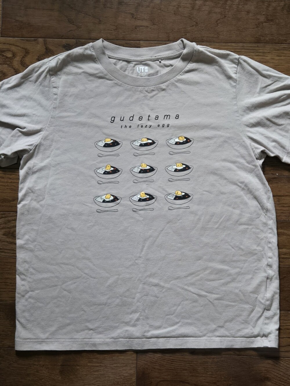 Uniqlo tan Gudetama T-shirt Size M